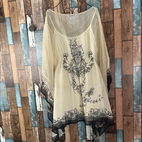 Bohemian Beige and Black layered blousy top - Picture 14 of 16